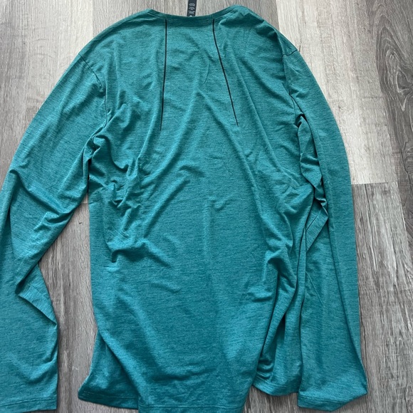 Lululemon Mens Long Sleeve - Picture 3 of 3